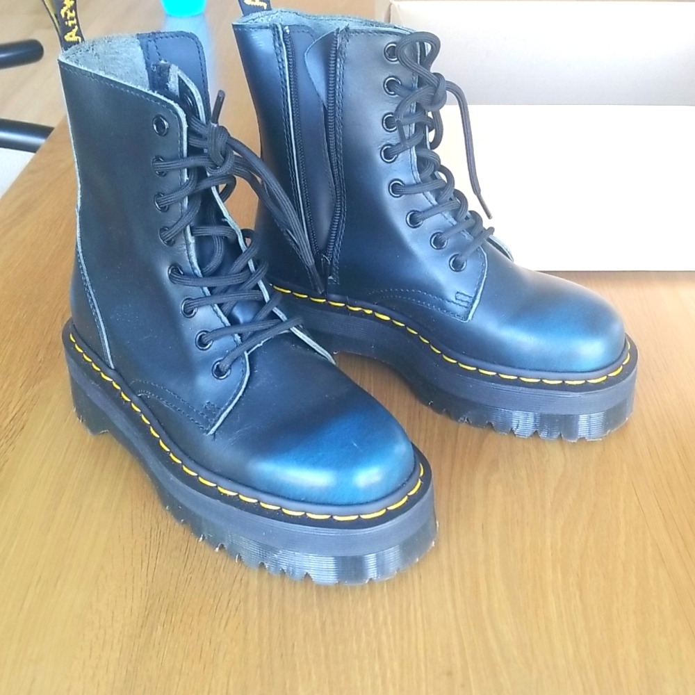 Doc Martens platform Jadon black/blue. NEW!